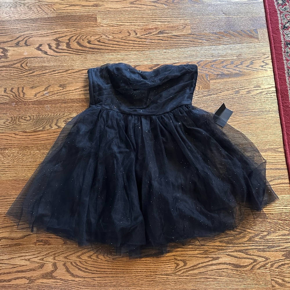 Lulus - Picture 3 of 4